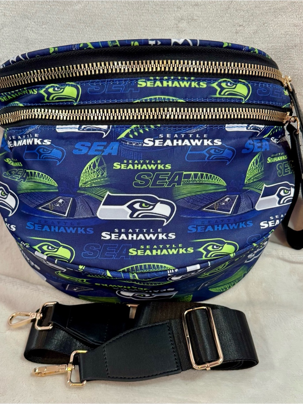 New Seattle Seahawks Navy & Neon Green Crossbody Bum Bag w/ long strap size incl - Picture 7 of 7